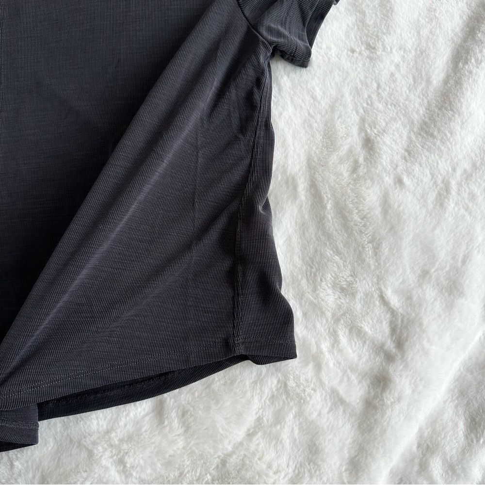 Athleta Women’s Asymmetrical Athletic T-Shirt Size Medium Gray - Picture 4 of 11